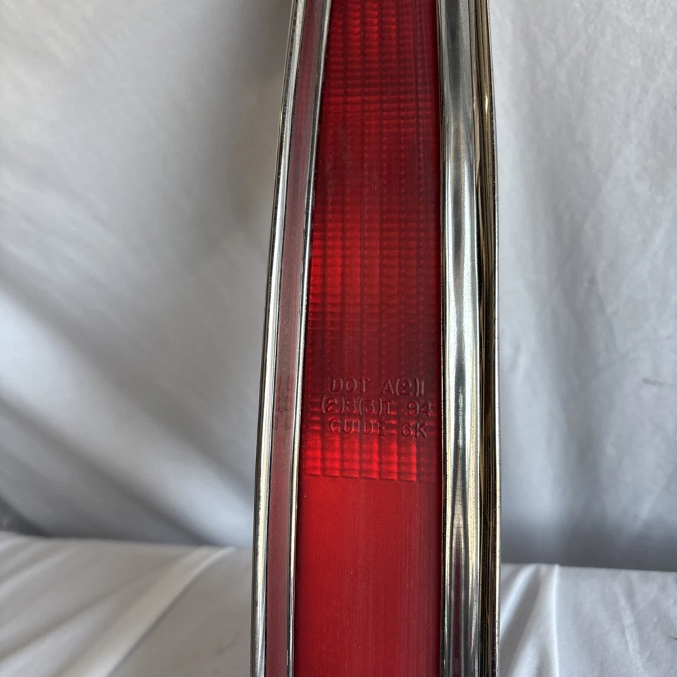 Lanterna traseira lateral esquerda para motorista Cadillac Deville 1994 a 1999 - Imagem 4 de 4