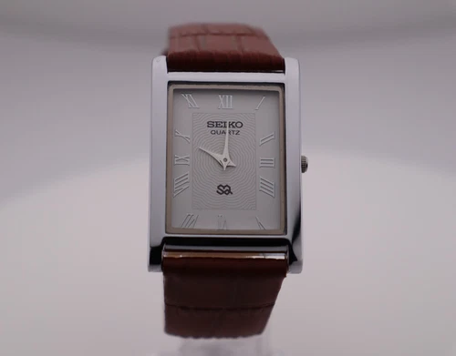 Vintage Seiko Slim Quartz White Dial Men's Wrist Watch with Light Brown Strap