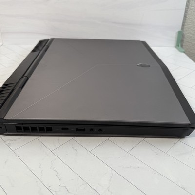 ALIENWARE 17 R4 i7 2.6GHz GeForce GTX 1070 512GB SDD 1 TB HDD 16GB