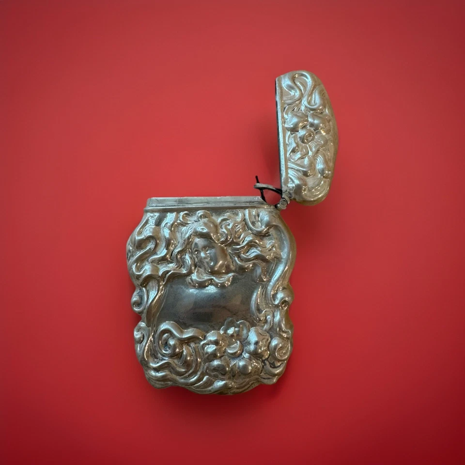Antiguo estuche de plata de ley .925 Repousse Art Nouveau Vesta Match Foto 2 de 3