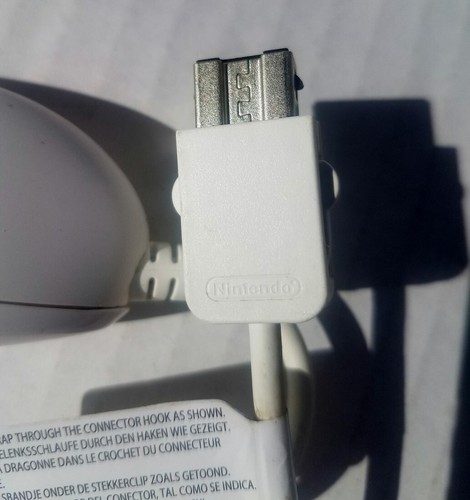 Nintendo Wii White Nunchuck Controller (RVL-004) Official Genuine OEM - Picture 4 of 6