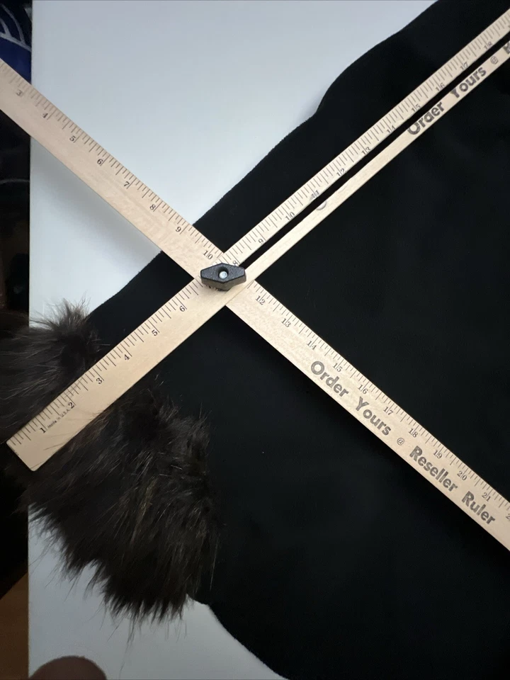 Capa de piel sintética Joan Rivers para mujer talla única negra con ribete de abeto sintético marrón suave Foto 4 de 4