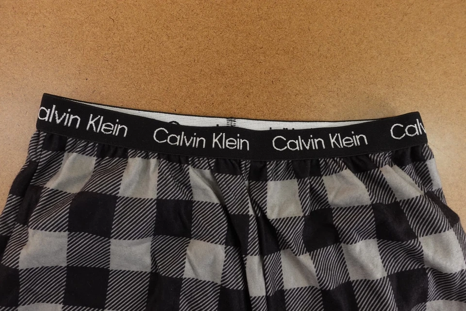 Pantalones de micro pijama cepillados a cuadros negros grises talla mediana Calvin Klein para niños nuevos con etiquetas Foto 2 de 4