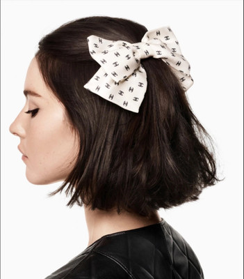 Chanel 2024/2025 Cruise 24C Bow Barrette White with Black CC Chanel 2024/2025 Cruise 24C Bow Barrette White with Black CC
