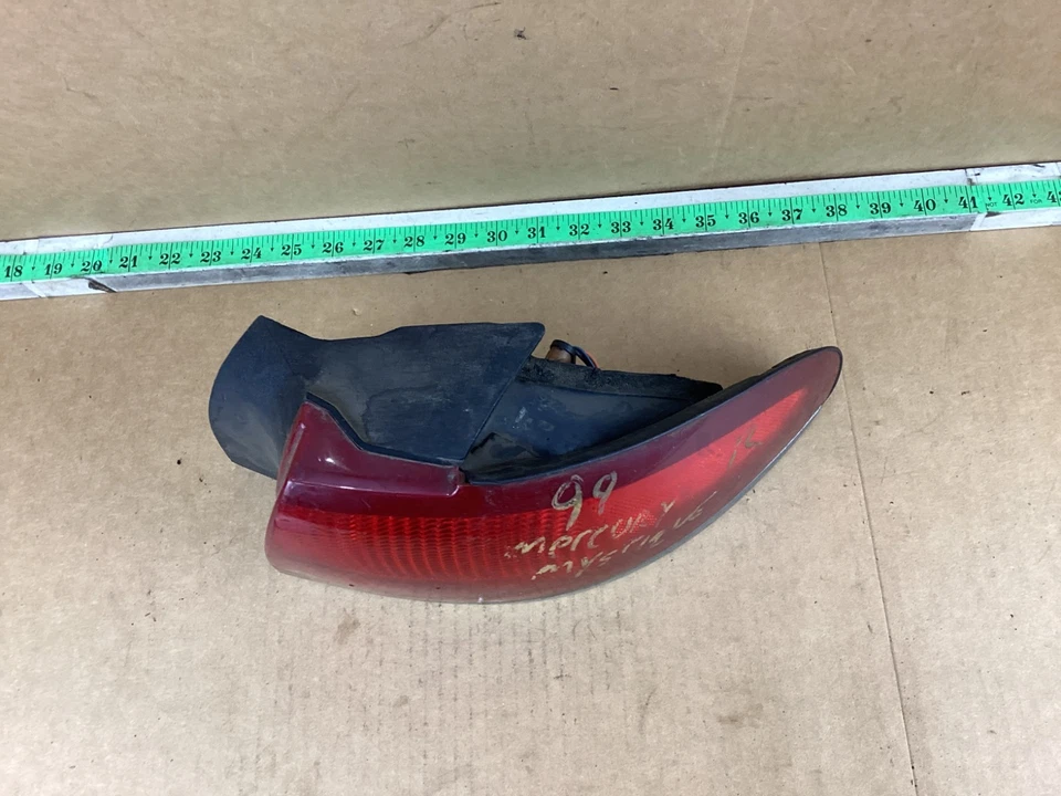 Conjunto de luz trasera derecha del lado del pasajero Mercury Mystique 1995-2000 OEM Foto 2 de 4