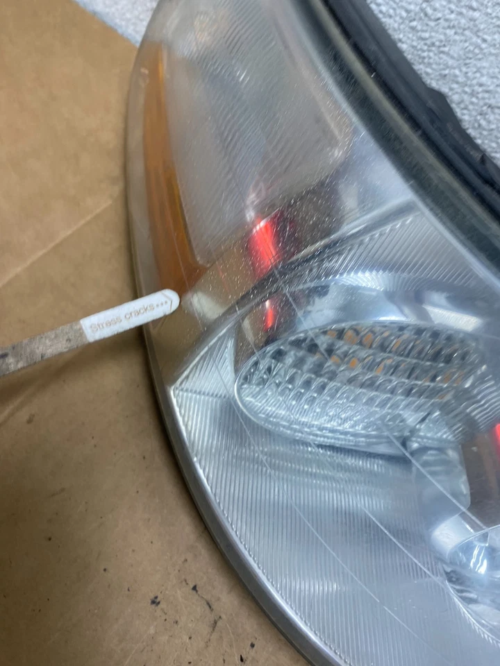 2005 to 2011 Lincoln Town Car Left+Right Side Headlights Oem T2116 DW - Image 4 of 4