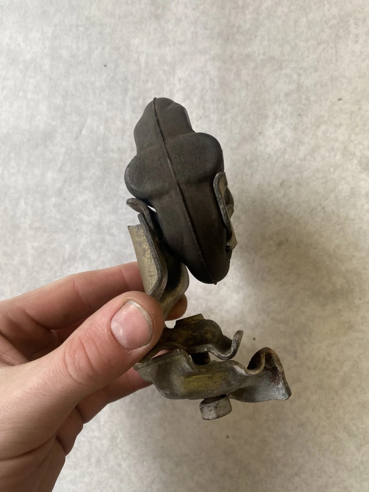 BMW E30 E12 E28 E34 E24 E23 E32 Exhaust Hanger 1712838 18211712838 New Genuine - Image 4 of 4