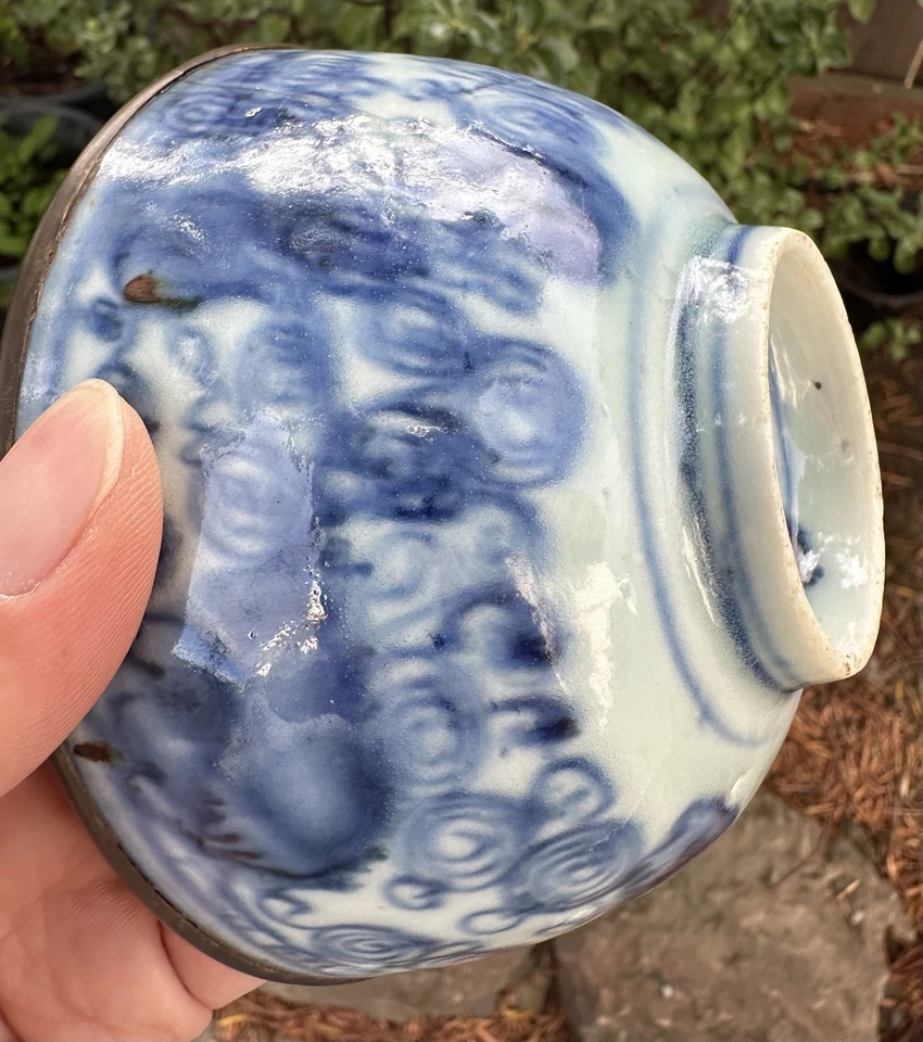 Antiguo cuenco chino de porcelana azul y blanco de la dinastía Ming Foto 2 de 4