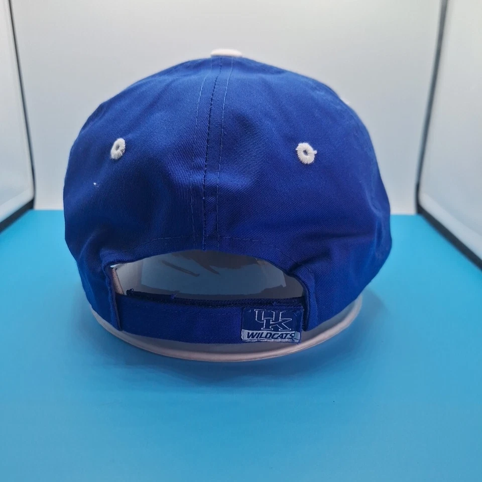 Gorra ajustable con tocado cautivador para gatos salvajes de la Universidad de Kentucky NCAA Foto 4 de 4
