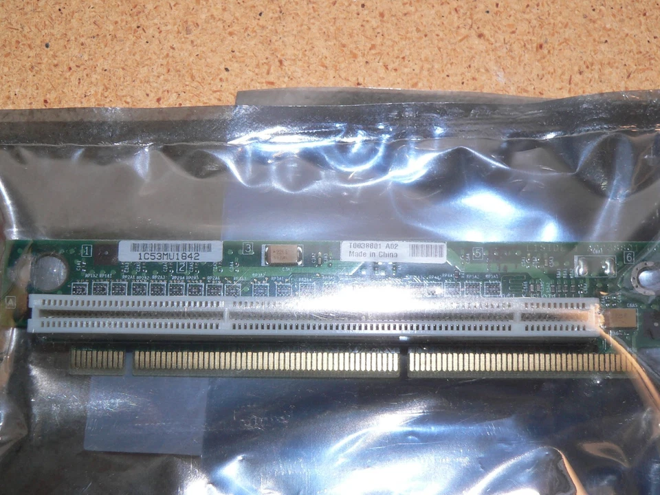 New Intel T0038801 A02 C53356-401 PCI-X 133Mhz 1U Riser card - Image 2 of 2