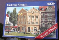 Pola HO 113 Schmitt's Bakery Large Corner Angled Structure Kit