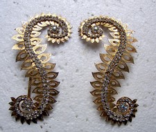 VINTAGE HAIR COMB OR ACCESSORY SET - INCLDES US TARIFFS