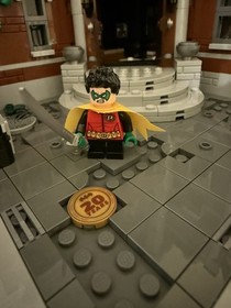 LEGO DC Robin Minifigure sh0289 - Set 76056  100% LEGO (Read description)
