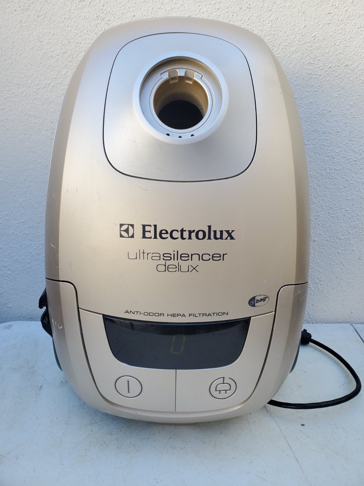 Electrolux Ultrasilencer Delux EL7066 Type A Canister Vacuum Cleaner