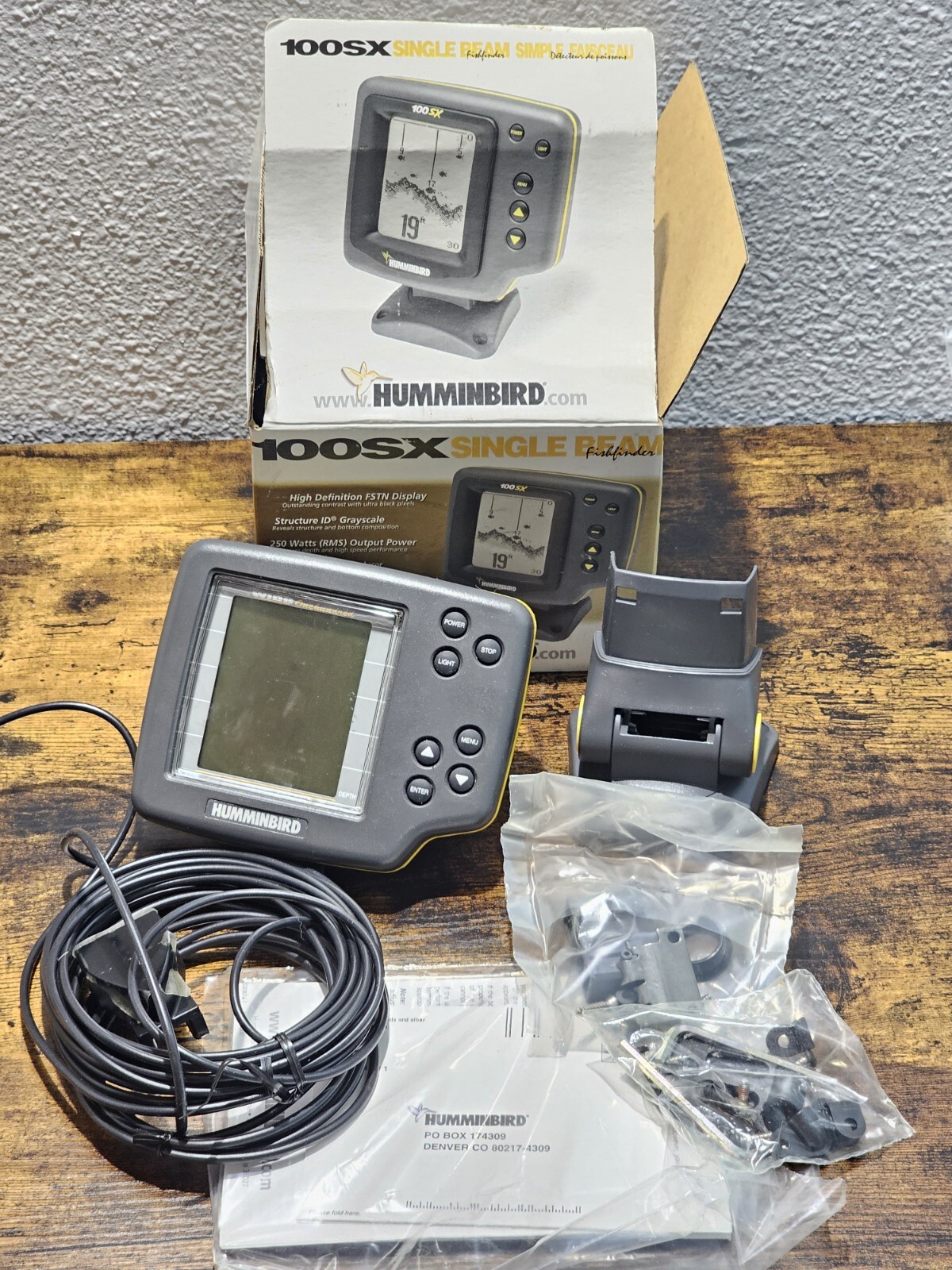 Hummingbird 100SX Single Beam Fish Finder with transducer, mount and