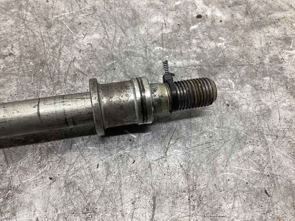 Suzuki DR250 1991 OEM LLANTA DELANTERA EJE PIVOTE PERNO Foto 3 de 4