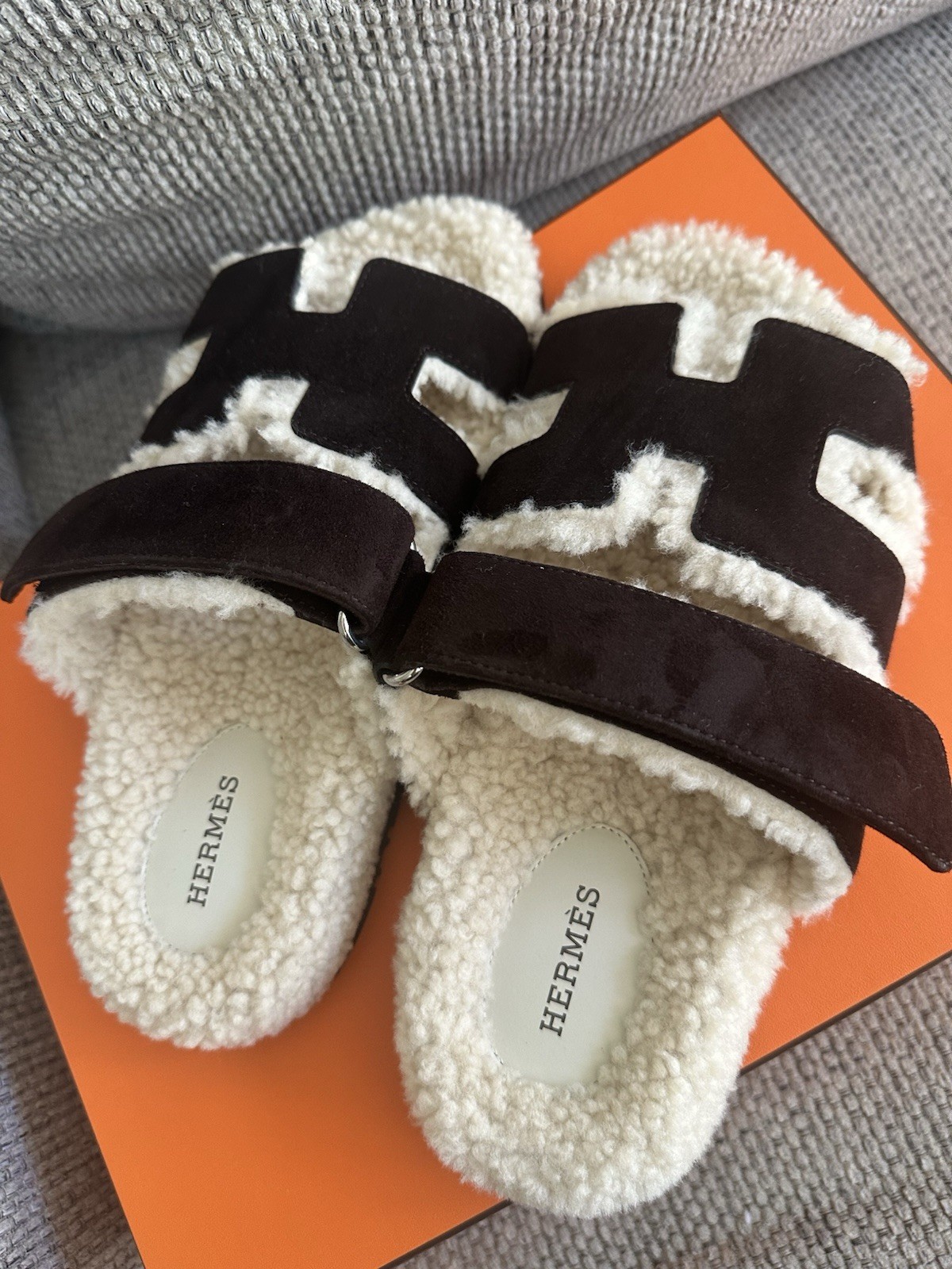 Size 37EU NIB HERMÈS Marron Ebene Suede Shearling Women’s Chypre Sandals image 10
