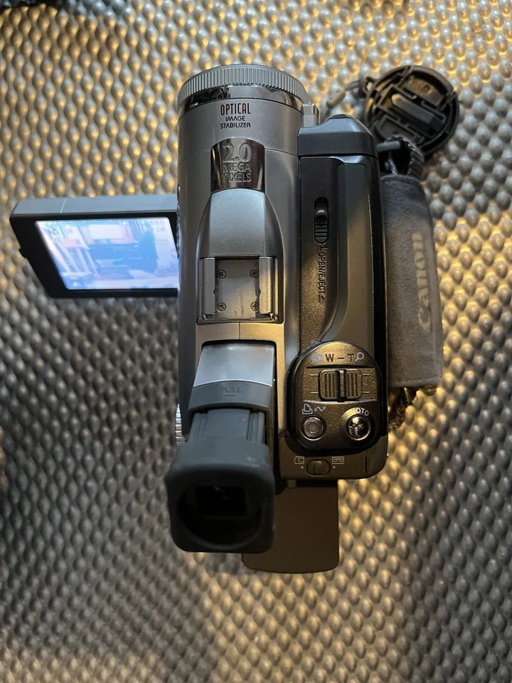 Canon Mvx45i miniDV PAL Camera + Extras - Image 3 of 4