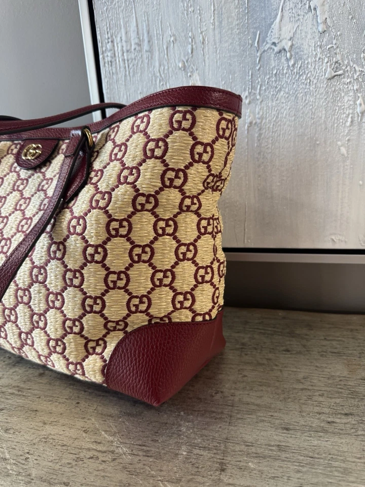 Bolso de Mano Gucci Ophidia Mediano Cuero/Paja GG Rojo Cereza Nuevo y Bolso Antipolvo Foto 2 de 4