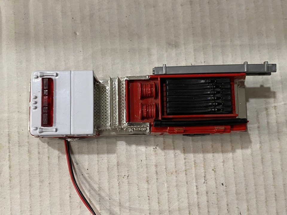 Bomba lanza Ertl MTH Fire Department Company No 234 rara con cable Foto 4 de 4