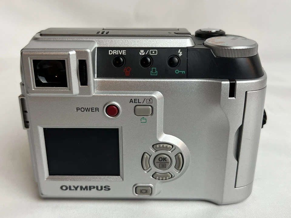 Cámara digital Olympus CAMEDIA C-700 Ultra Zoom 3,0 MP - plateada probada con estuche Foto 4 de 4