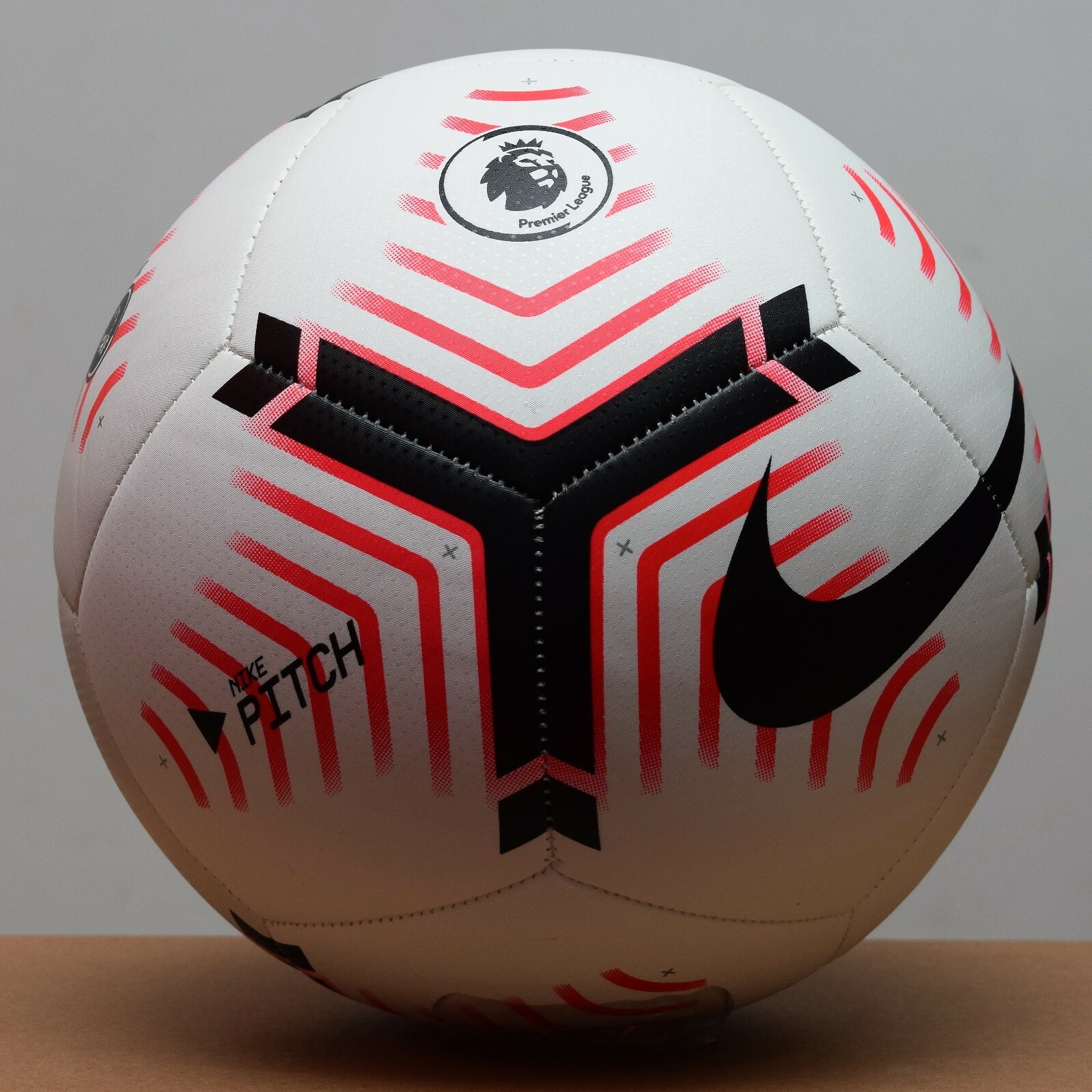 nike pitch premier league football size 5