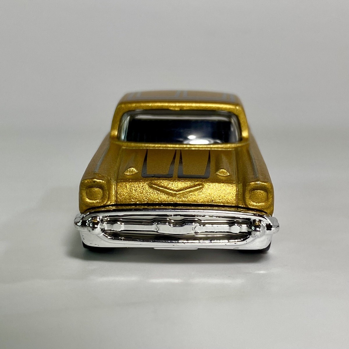 スナップオン 1957 CHEVY BEL AIR ジオラマ付きミニカー スナップオン 1957 CHEVY BEL AIR ジオラマ付きミニカー Amazon.com