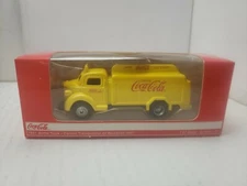 Motorcity Classics 1/87 Coca-Cola Diecast 1947 Bottle Truck Yellow Ver. #439954