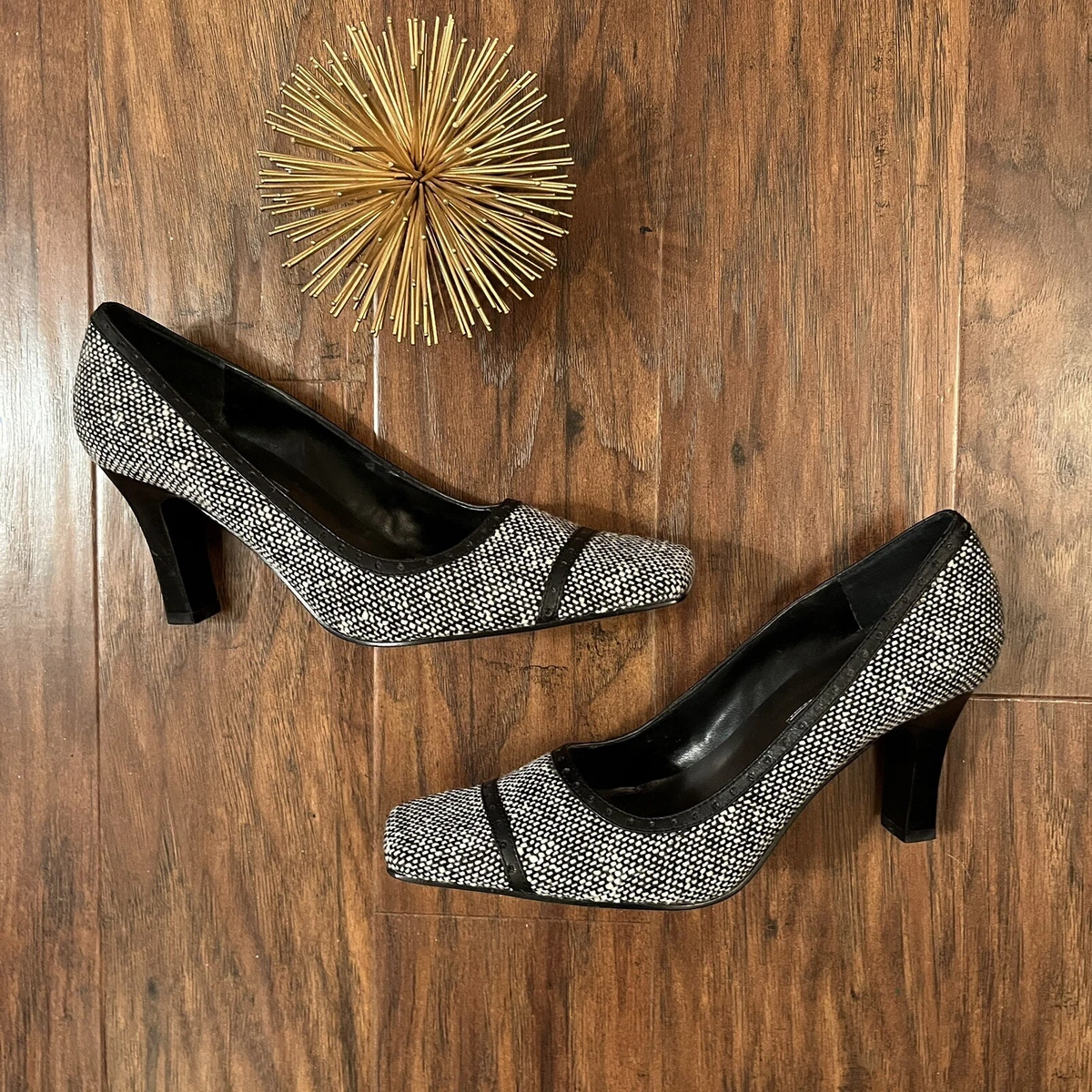 Tweed pumps top