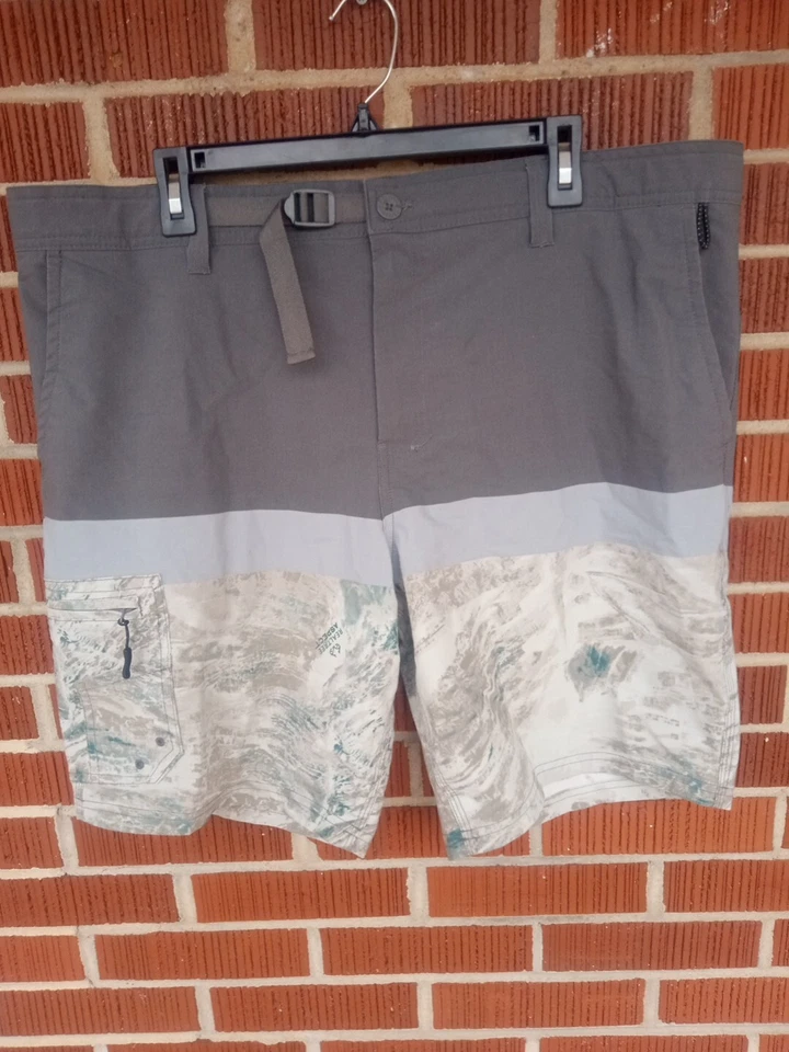 Pantalones Cortos Para Hombre REALTREE Pesca Híbridos ASPECT Camuflaje Mirage Elastizados 40/42 Foto 2 de 4