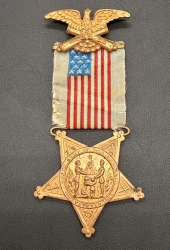 G.A.R. GAR VETERANS MEMBERSHIP OFFICERS BADGE - W/ Serial #