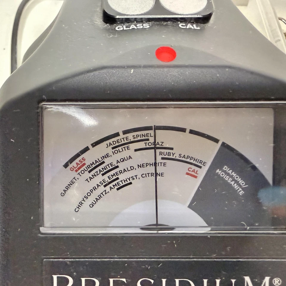 Anillo de cóctel enchapado en oro circonita cúbica topacio azul oscuro para mujer talla 6 joyería llamativa Foto 2 de 4