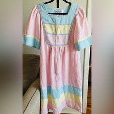 Vintage 1980's Housecoat Seersucker Pastels Saybury. oo1