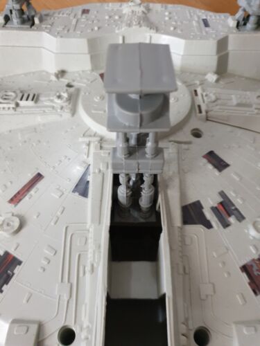 Kenner 1995 Star Wars Millenium Falcon - with working lights and sounds. Boxed. - Picture 14 of 24