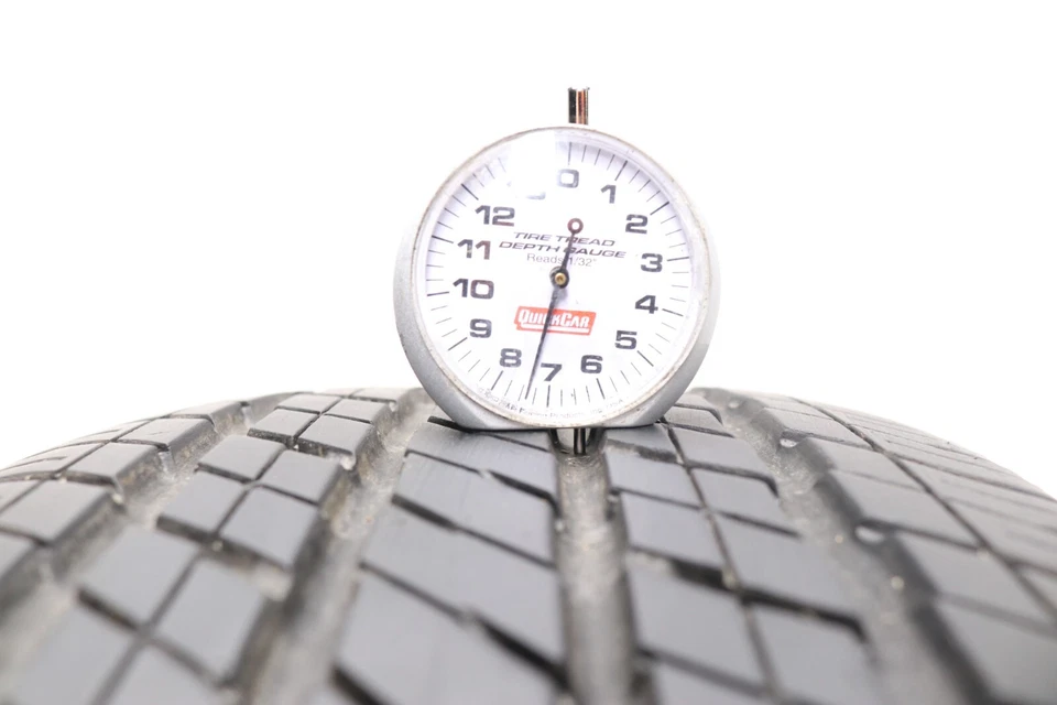 Set of 2 Used 235/65R17 Yokohama Avid S34RV - 104T - 7-8/32 - Image 3 of 4