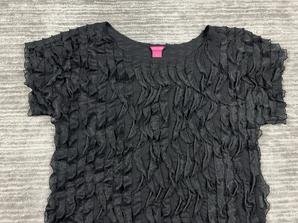 Blusa Sunny Leigh Feminina XL Preta Manga Curta Babado Feita nos EUA Mistura de Poliéster - Imagem 2 de 4