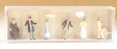 Preiser 12139  HO Scale 1:87 people  figures walking in the Park. Around 1900