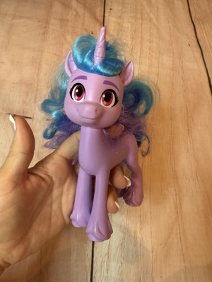 My Little Pony Izzy Moonbow Best Movie Friends Unicorn Figure Purple 7''