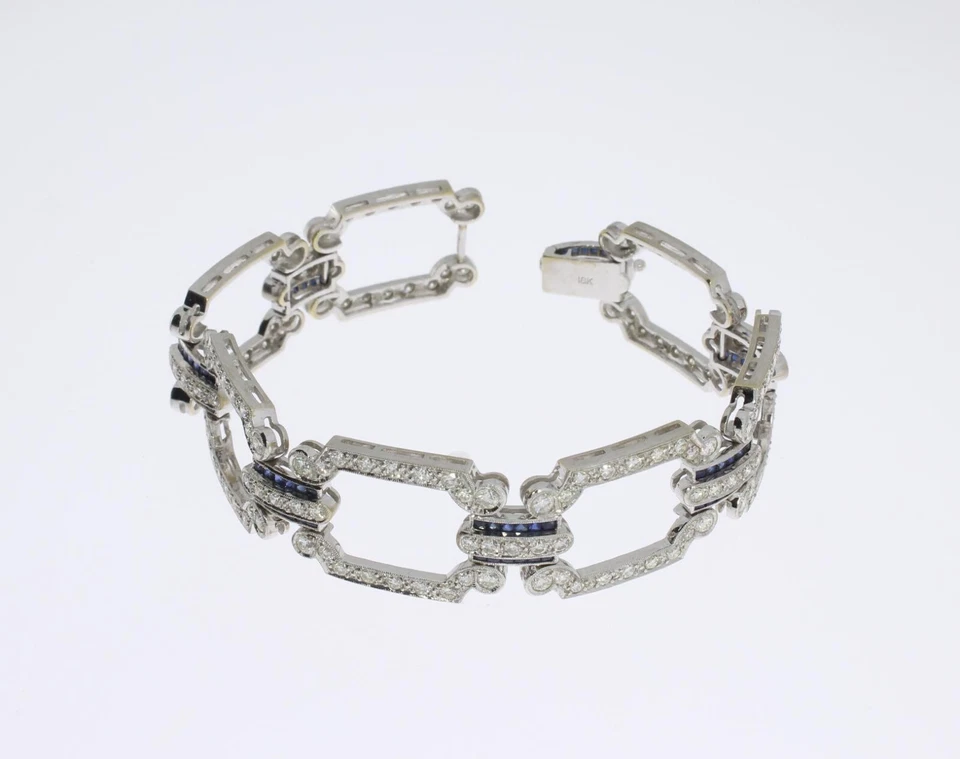 Brazalete clásico diseño Art Deco con zafiros azules y diamantes blancos de corte francés Foto 2 de 4