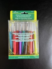 CLOVER Amour Crochet Hook Set  10 Sizes  Comfort Grip Handles 3672
