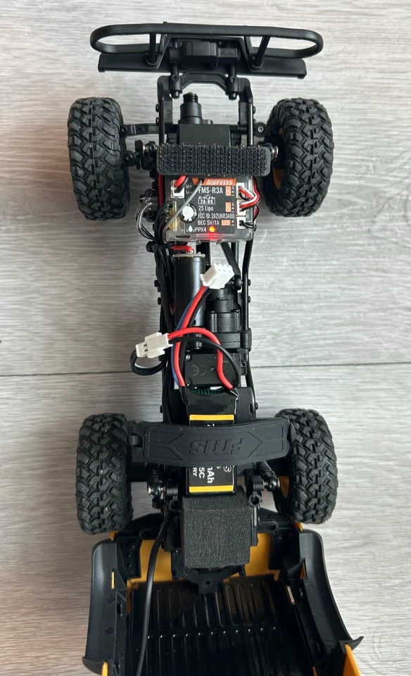 FMS 1:24 FCX24M Land Rover Camel Trophy Edition RTR Slightly Used Defender 110 1 - Image 4 of 4