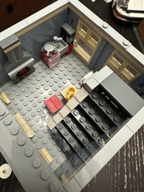 LEGO Creator Expert Modular Pet Shop 10218, Preowned READ DESCRIPTION