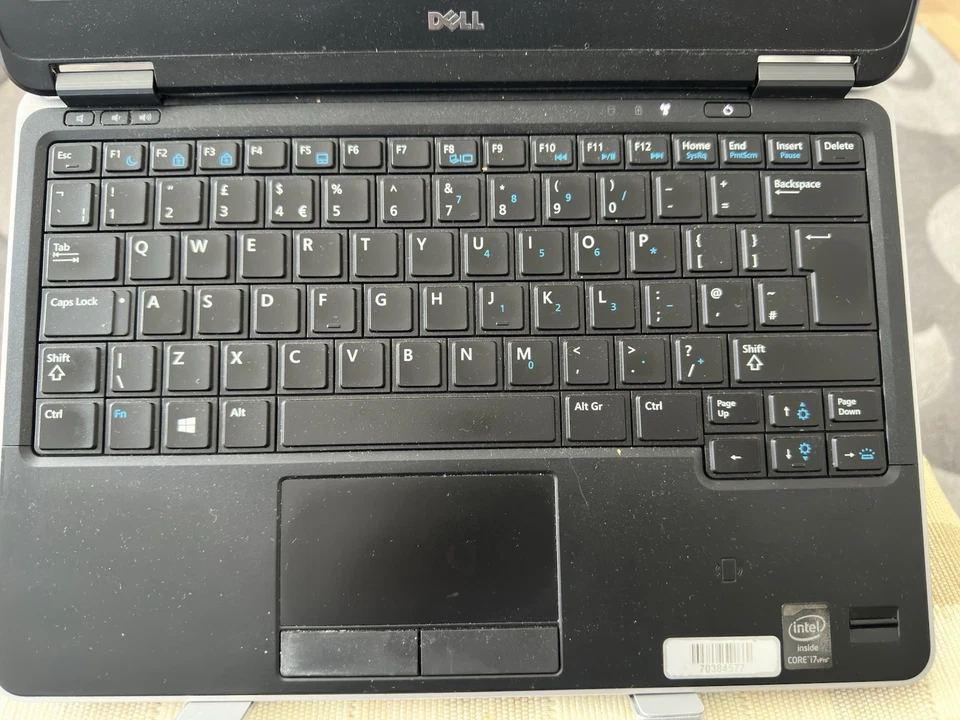 DELL Latitude E7240 12" Core i7 vpro 8GB RAM 128GB SSD Win 10 - spare or repair - Image 3 of 4