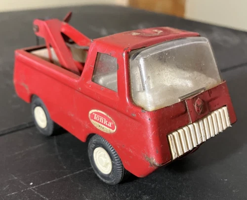 Vintage 1970s Red Tonka 4.5" Pressed Steel Wrecker Tow Truck - WORKING TOW LEVER