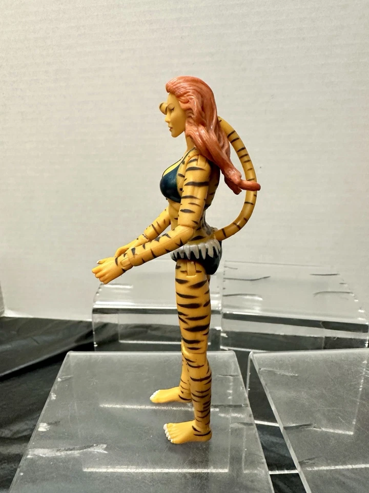 Figura Tigra 6” Marvel Legends Nemesis Series exclusiva de Walmart 2008 Foto 4 de 4