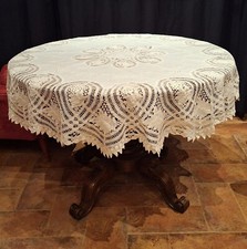 Antica Tovaglia Bianca misto Lino Ricamo  Mano Rinascimento Diametro cm160.  