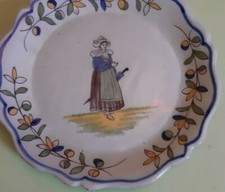 1 assiette  geo martel Desvres n°3000 ? décor breton 