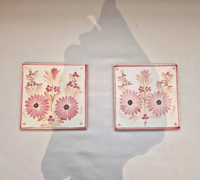 Paar Vintage HB Quimper France D.289 Fleuri Rose handbemalte florale Fliesen