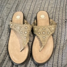 Yellow Box Women s Beige Rhinestone Thong Slip-On Cushioned Sandals Size 11