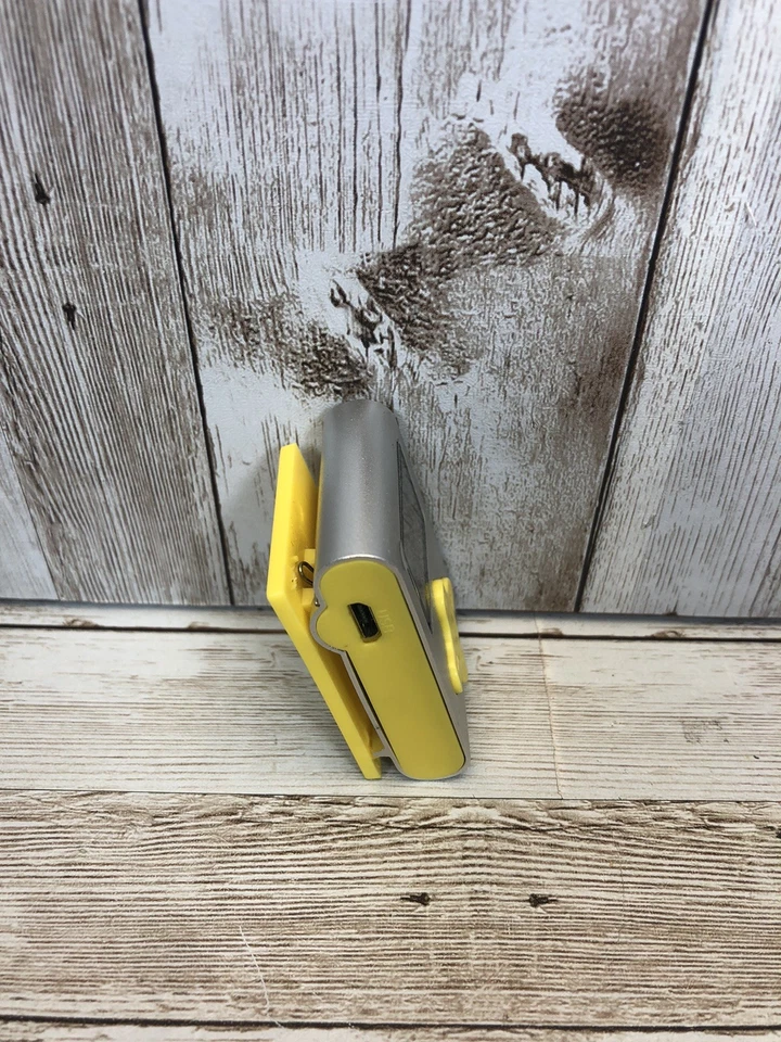 ECLIPSE By J lab Fit Clip 4GB MP3 Player (Silver/Yellow) W/Clip - Image 3 of 4